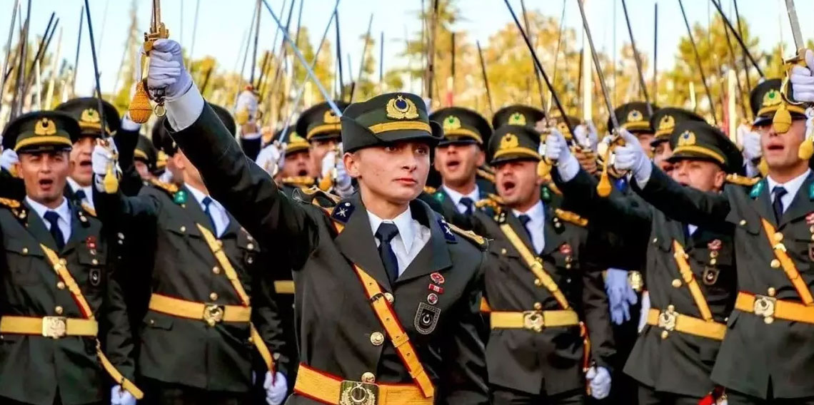Kılıçlı yemin nedeniyle TSK'dan ihraç edilen komutan için yeni karar!