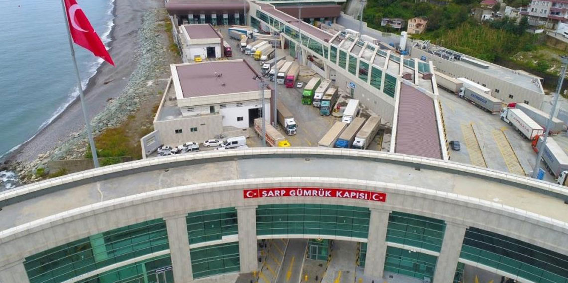 Sarp Sınır Kapısı'nda Kasım'da rekor tır trafiği