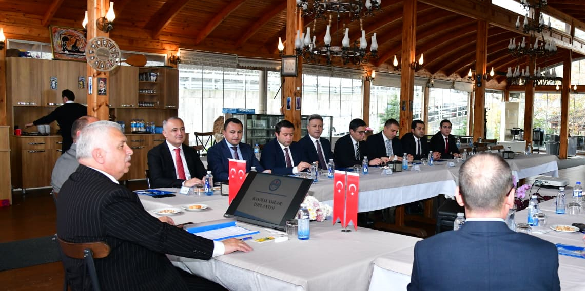 Vali Aziz Yıldırım Mülki İdare Amirleriyle Toplantı Düzenledi 