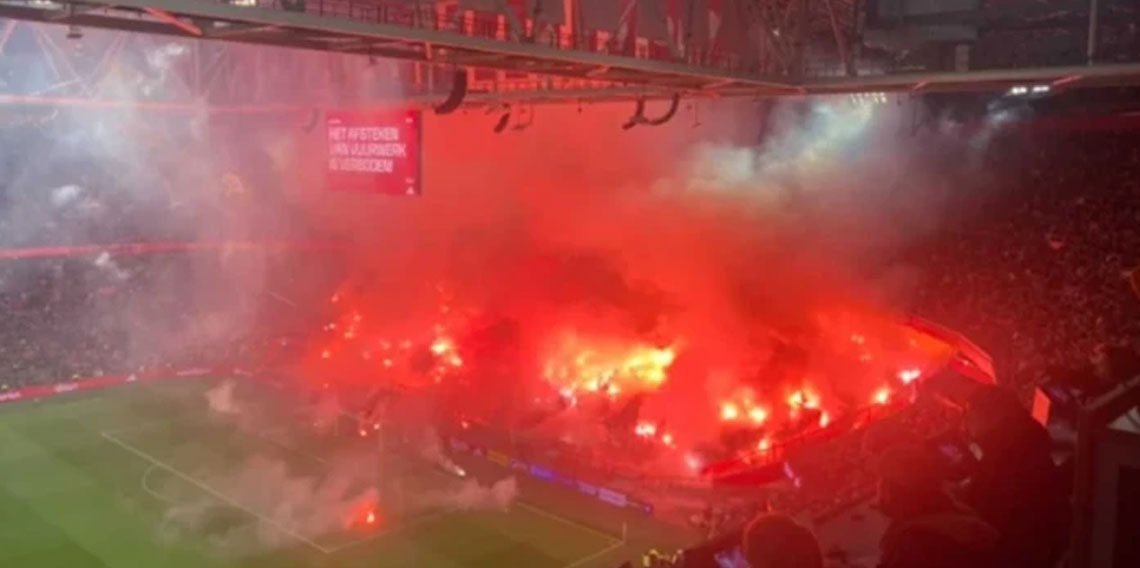 Ajax-Groningen maçında taraftarlar stadyumu yaktı