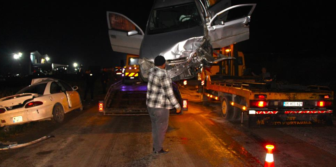 Amasya'da iki otomobil kafa kafaya çarpıştı: 8 yaralı
