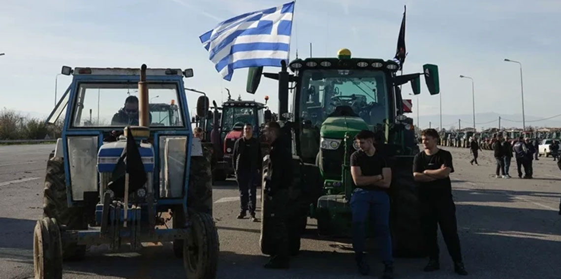 Yunanistan’da çiftçiler isyanda! Yüz binlerce koyun ve keçi itlaf edildi