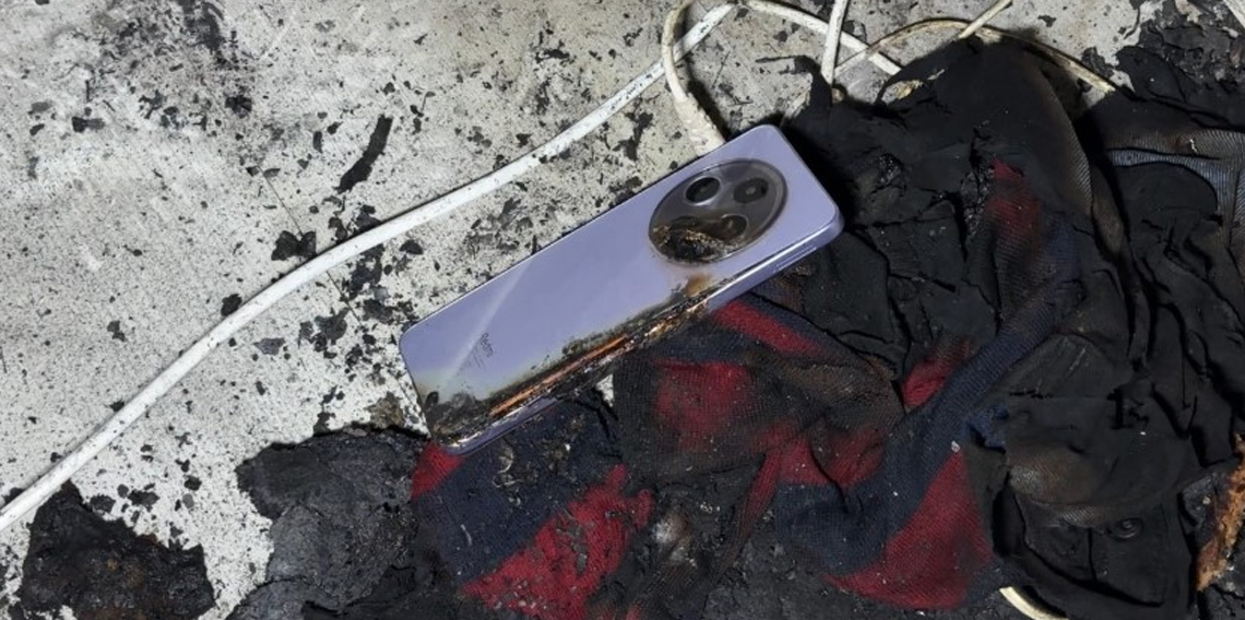 Evde patlayan telefon yürekleri ağza getirdi