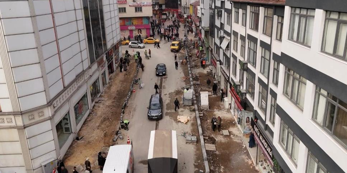 Karabük’ün en işlek caddelerinde yenileme çalışmaları sürüyor
