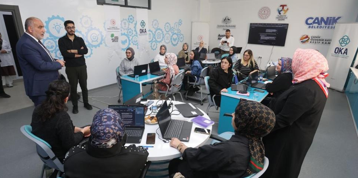 Kadınlar, yapay zeka ile geleceğe hazırlanıyor