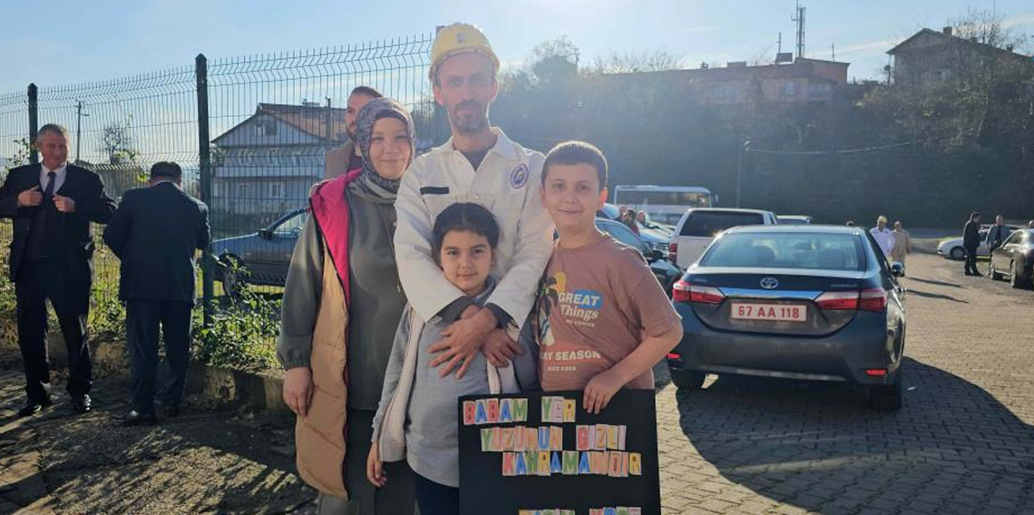 Madenden çıkıp okula koştular