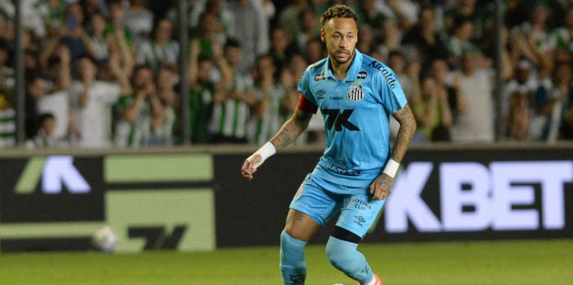 Maça sakat çıktı! 17 dakikada hat-trick yaptı!