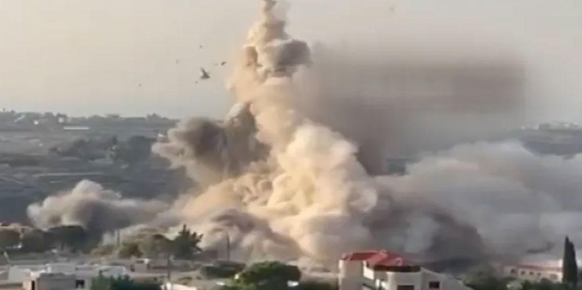 İsrail'den Lübnan'ın güneyine saldırı: Mahruna'da bir binayı hedef aldı