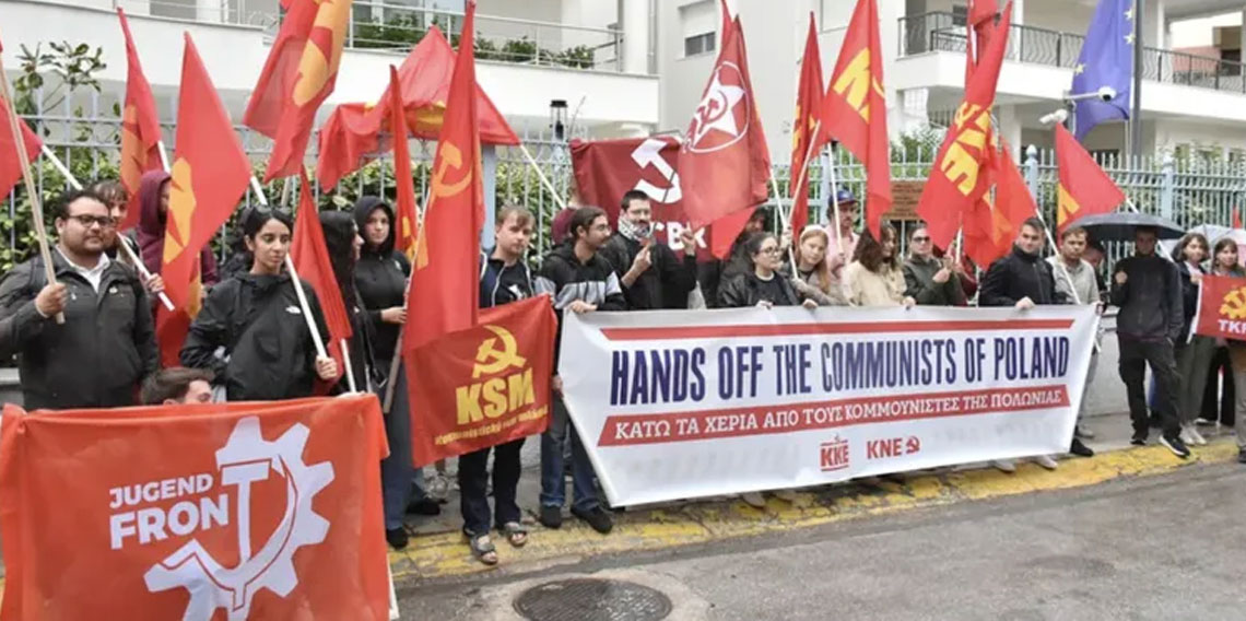 Polonya'da Komünist Parti 'yasa dışı' ilan edildi