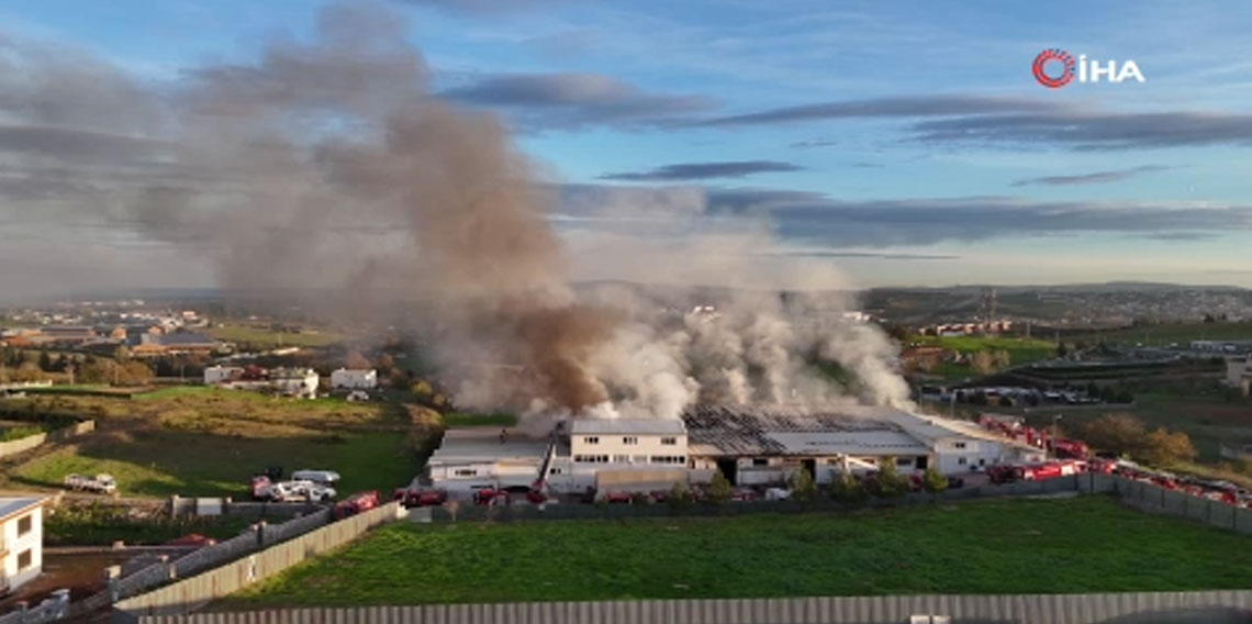 Tuzla’da kauçuk fabrikasında korkutan yangın