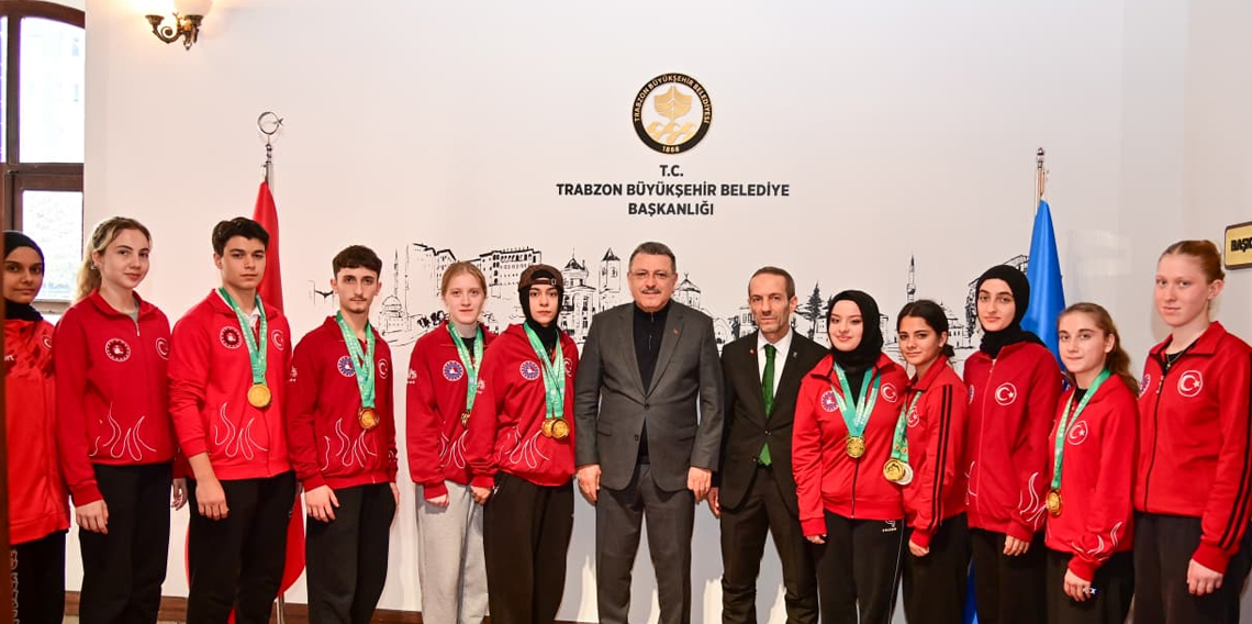 Başkan Genç Şampiyonları Ağırladı