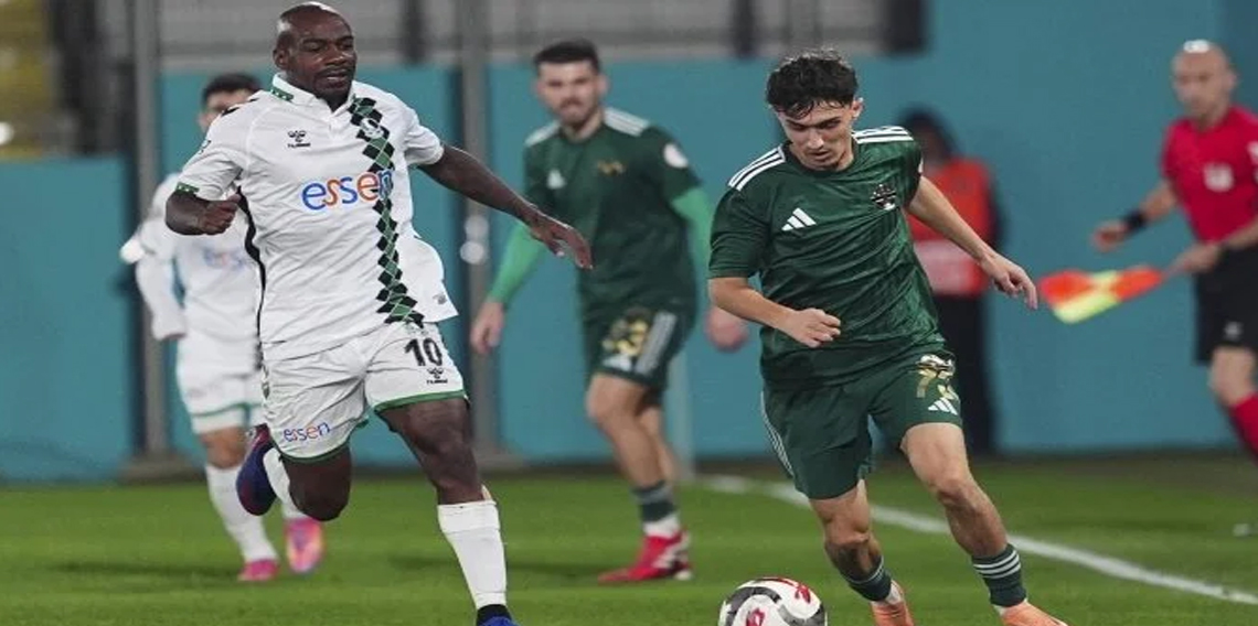 Sakaryaspor 4 yedi! Hocası istifa etti!