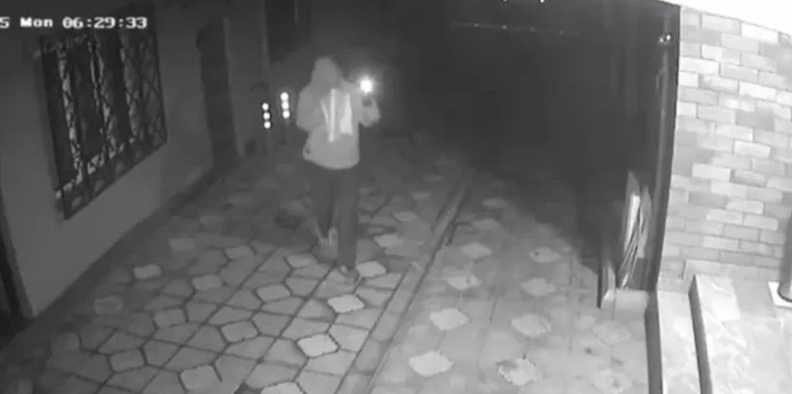 Evi kurşunlandı, dürümcüyü vurdu! 