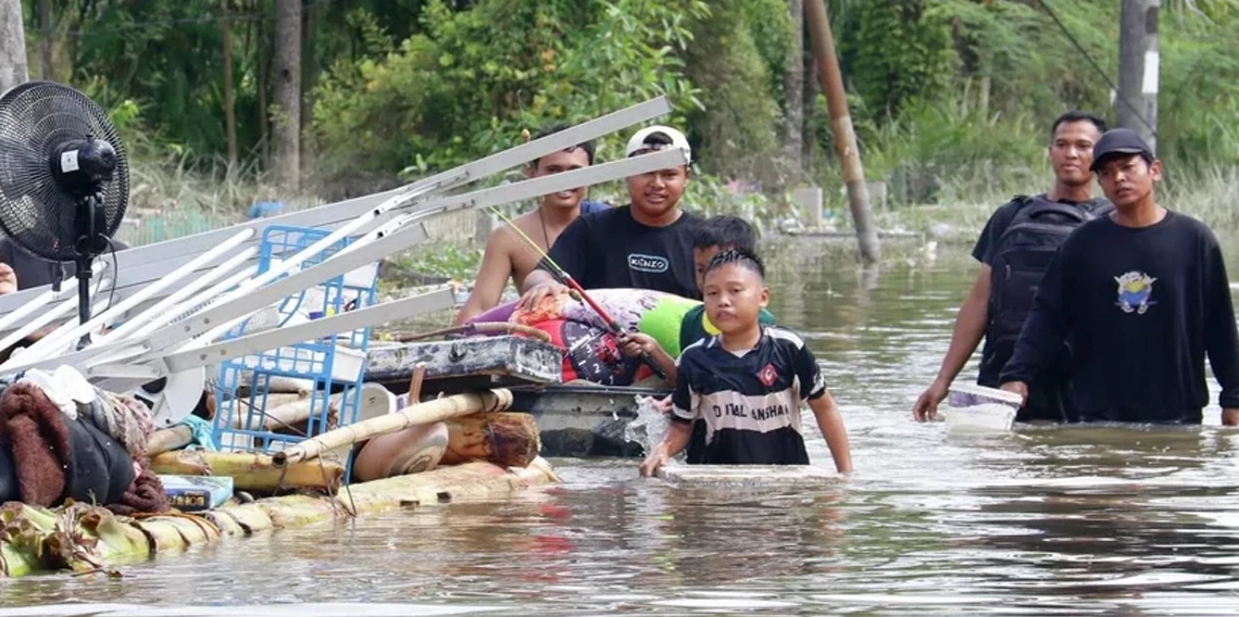Endonezya'yı saran felaket: can kaybı 900'ü aştı
