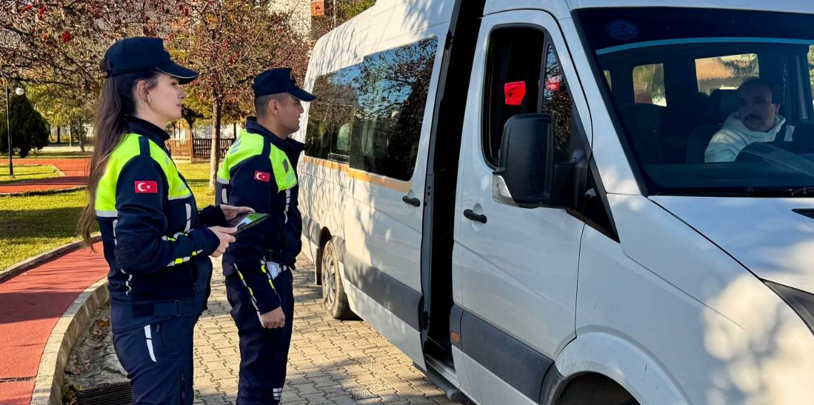 Artvin’de okul çevreleri ve servis araçları denetlendi