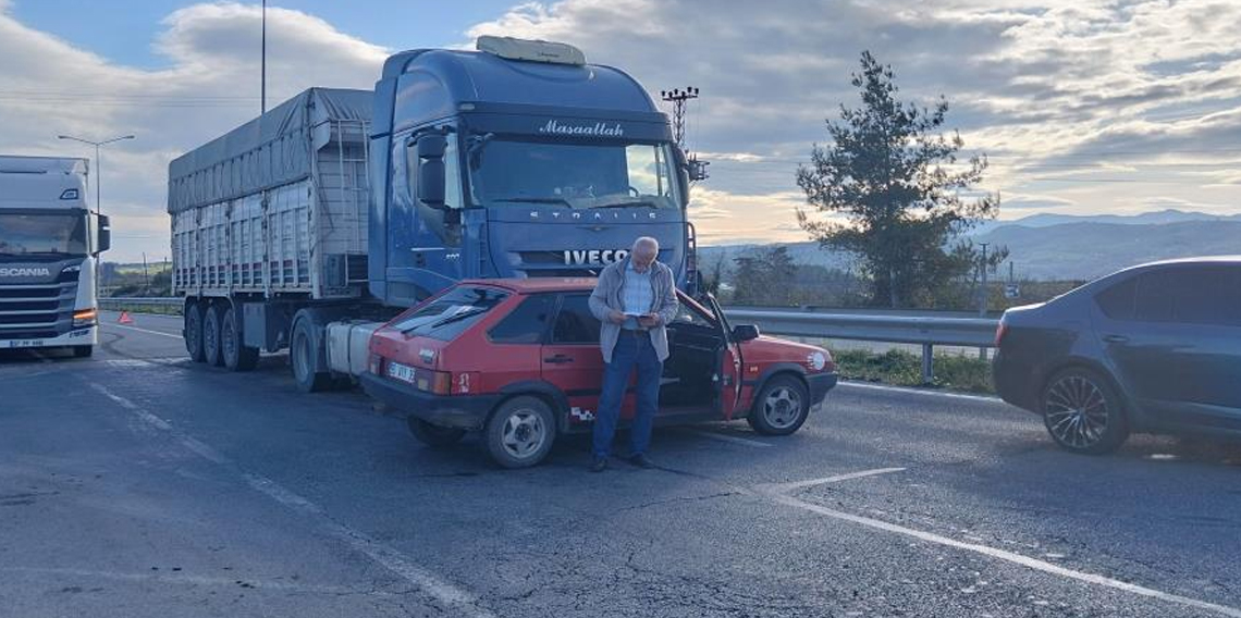 Tır, çarptığı otomobili 20 metre sürükledi