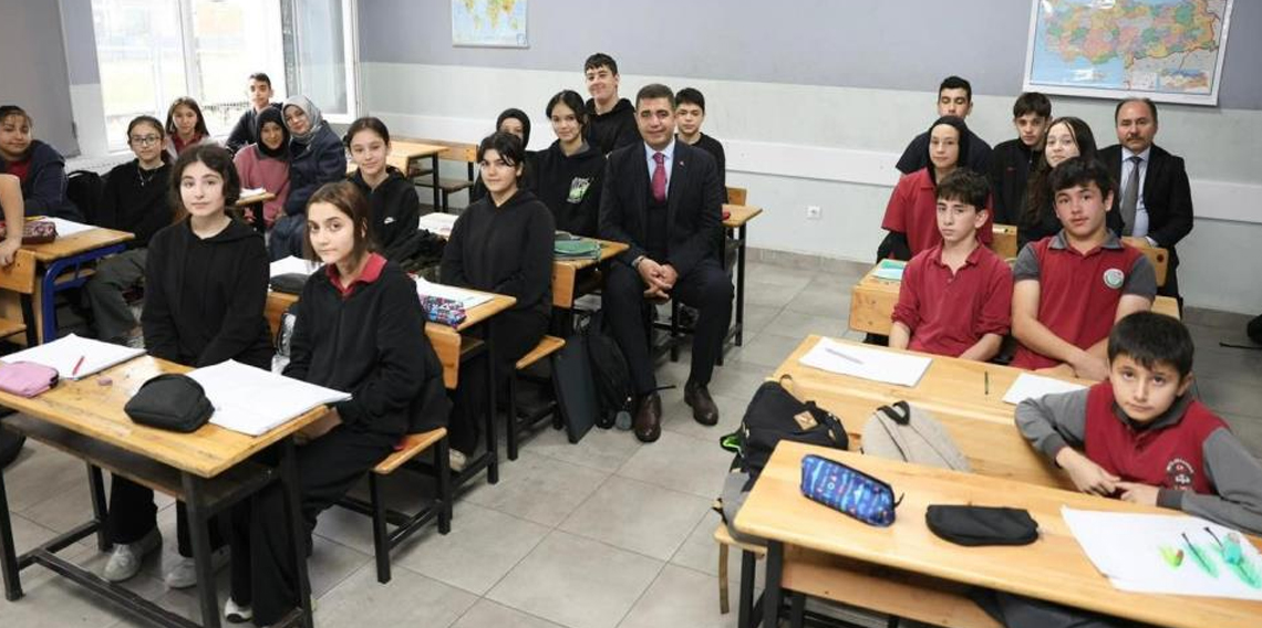 Vali Selçuk Aslan, öğrencilerle bir araya geldi