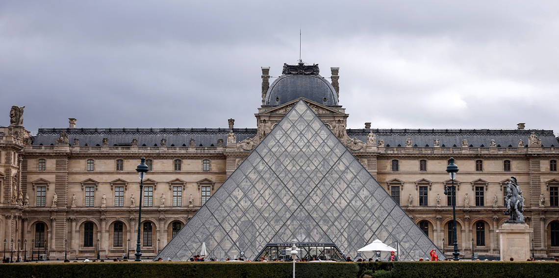 Louvre Müzesi’nde su sızıntısı