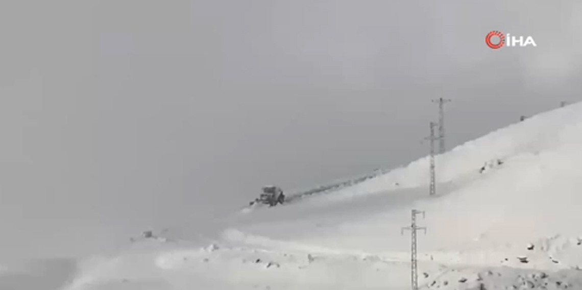 Şırnak’ta kar esareti: Beyaz örtü yarım metreyi geçti