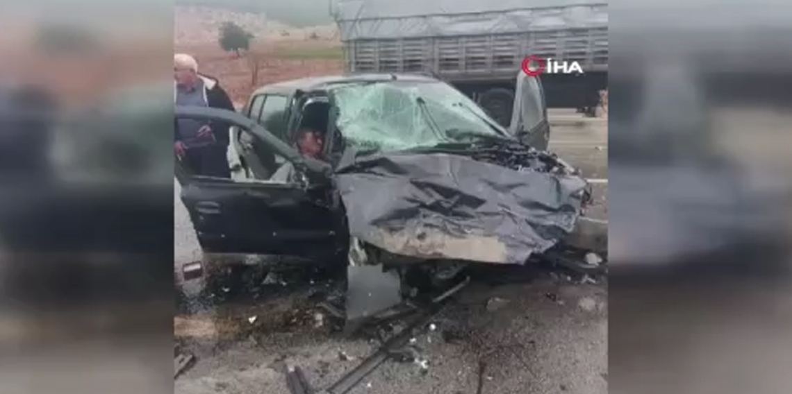 Otomobillerin hurdaya döndüğü kazada doktor öldü, 2 kişi de ağır yaralandı