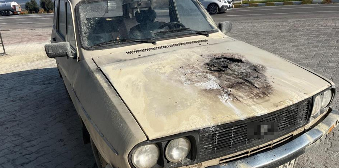 Seyir halindeki otomobil alev aldı