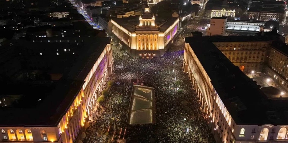 Bulgaristan hükümeti protestoların ortasında istifa etti!