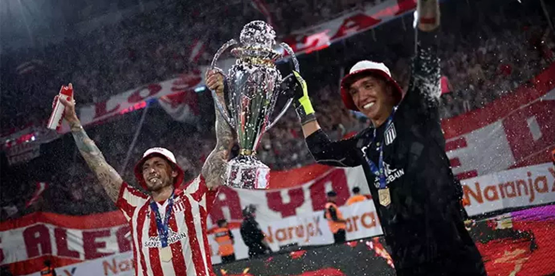 Muslera, Arjantin’de kahraman ilan edildi! Estudiantes’i şampiyon yaptı!