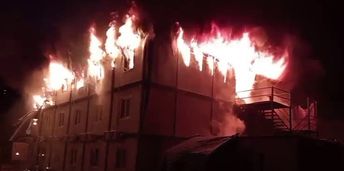 İşçilerin kaldığı konteyner alevlere teslim oldu