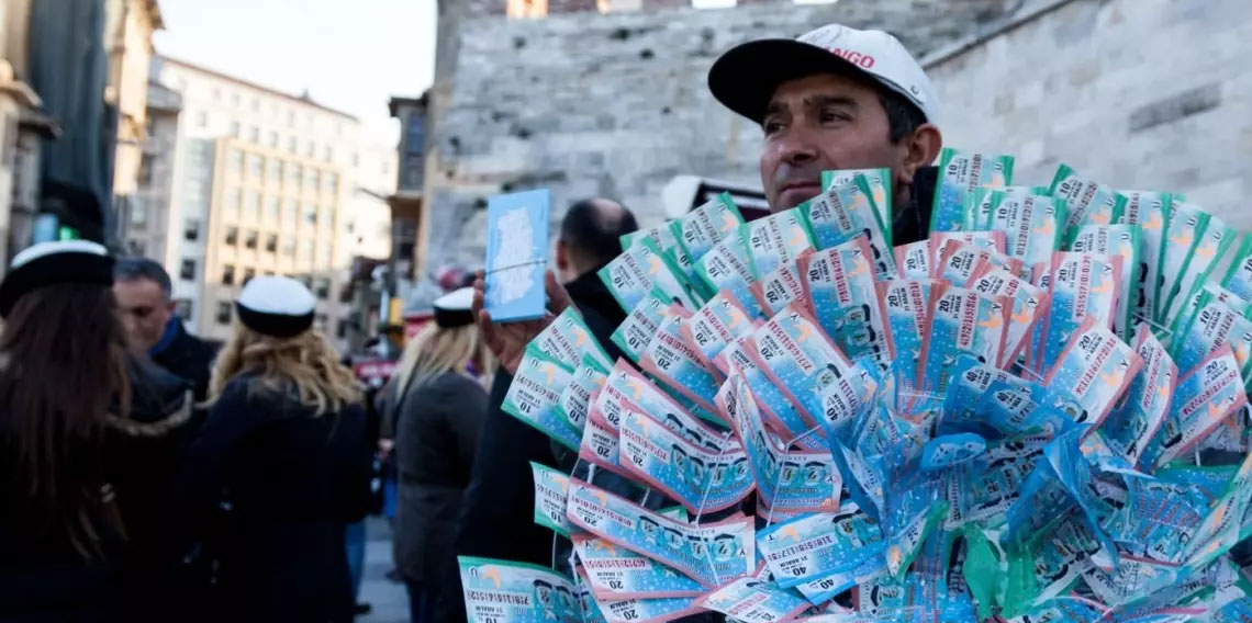 İstanbul Valiliği duyurdu! Cami önlerinde şans oyunu satışı yasaklandı