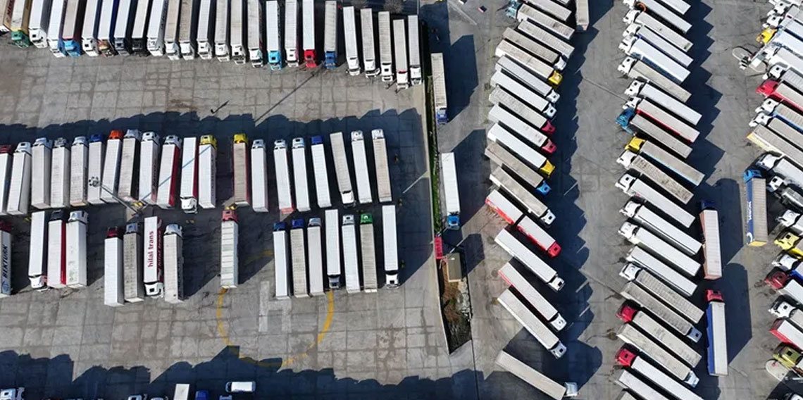 Yunan çiftçi eylemleri Türk tırlarını sınırda bekletiyor