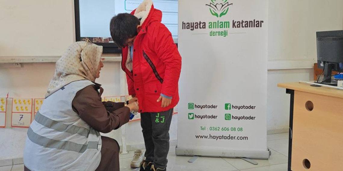 Kırsalda okuyan minik yüreklere kış desteği