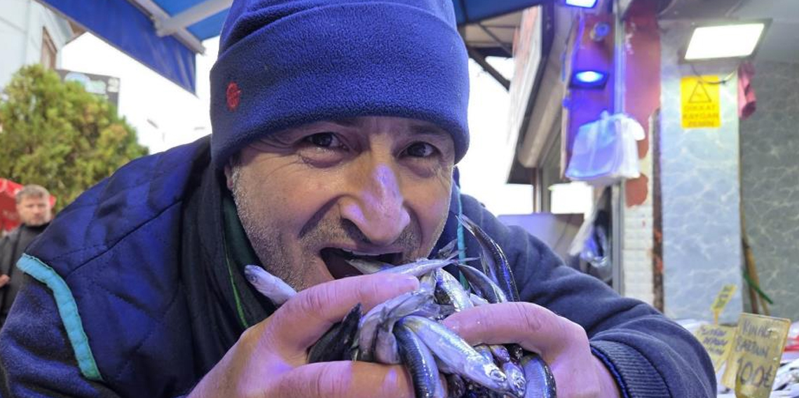 Hamsi vatandaşların yüzünü güldürüyor