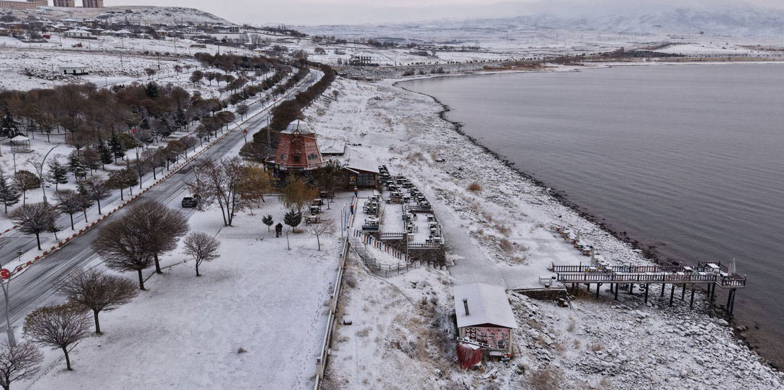 Van ve Bitlis'te 70 yerleşim yerine ulaşılamıyor!