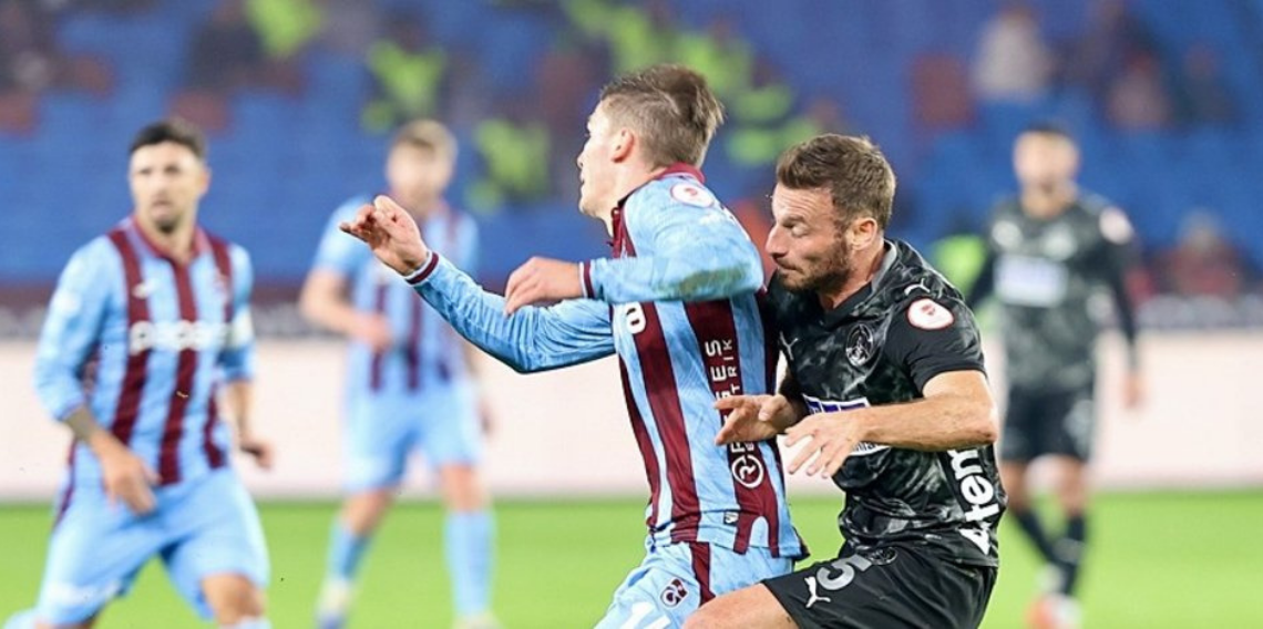 Danylo Sikan'ın şutu direğe takıldı