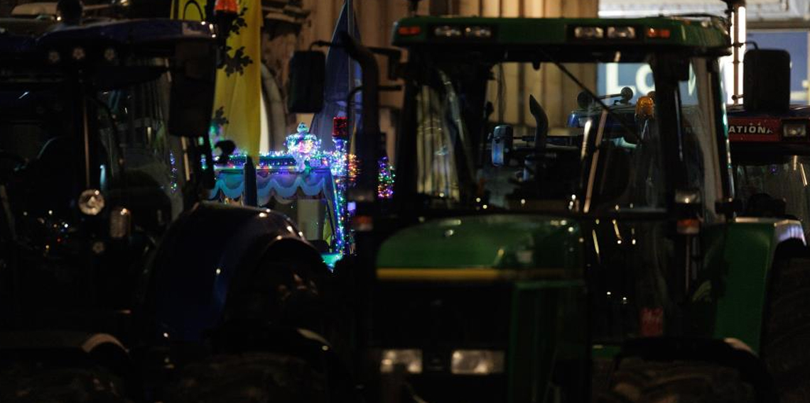 Avrupalı çiftçilerden AB zirvesinin yapıldığı Brüksel'de traktörlü protesto