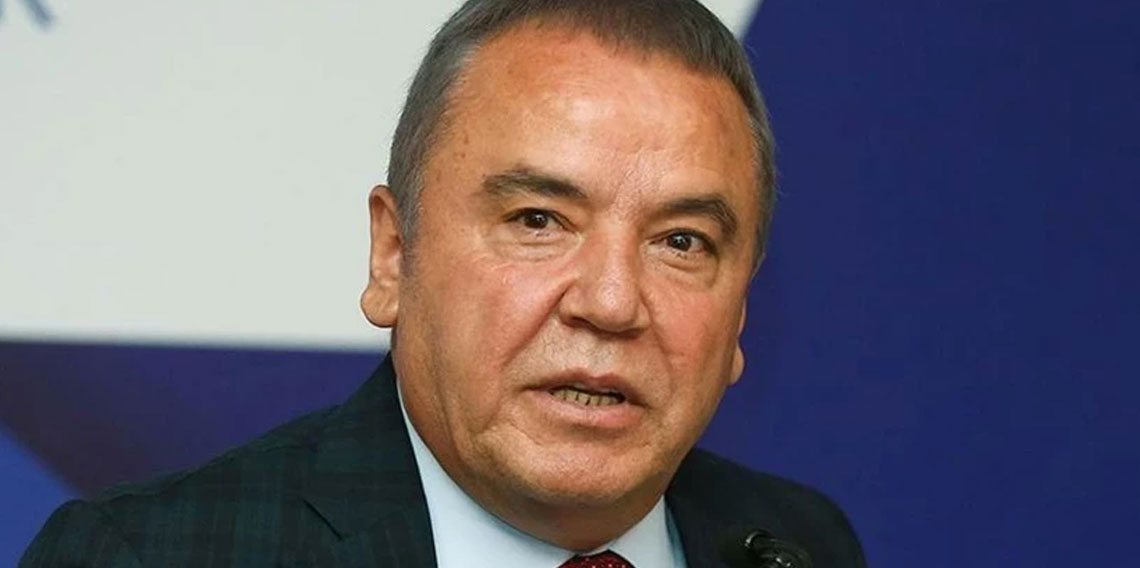 Muhittin Böcek hastaneye kaldırıldı!