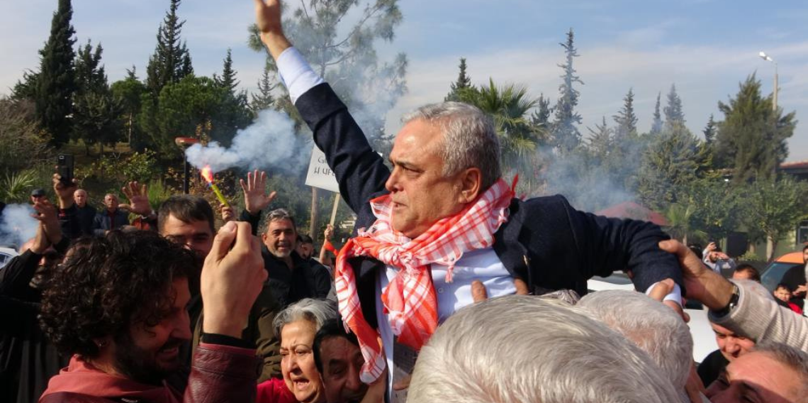 CHP'den istifa eden Çakır memleketi Mersin'de coşkuyla karşılandı