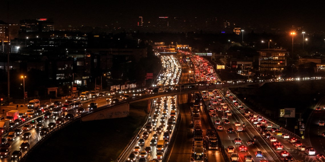 İstanbul Cevizlibağ’da trafik yoğunluğu havadan görüntülendi