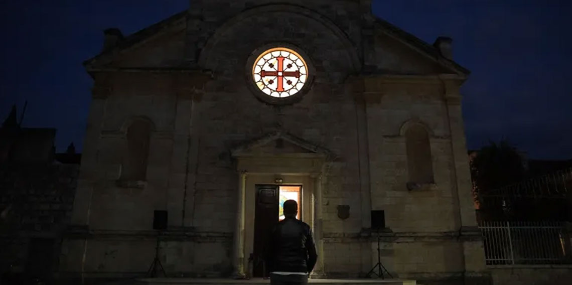 Suriye’de devrimler beraber 14 yıl aranın ardından Noel ışıklandırması yapıldı