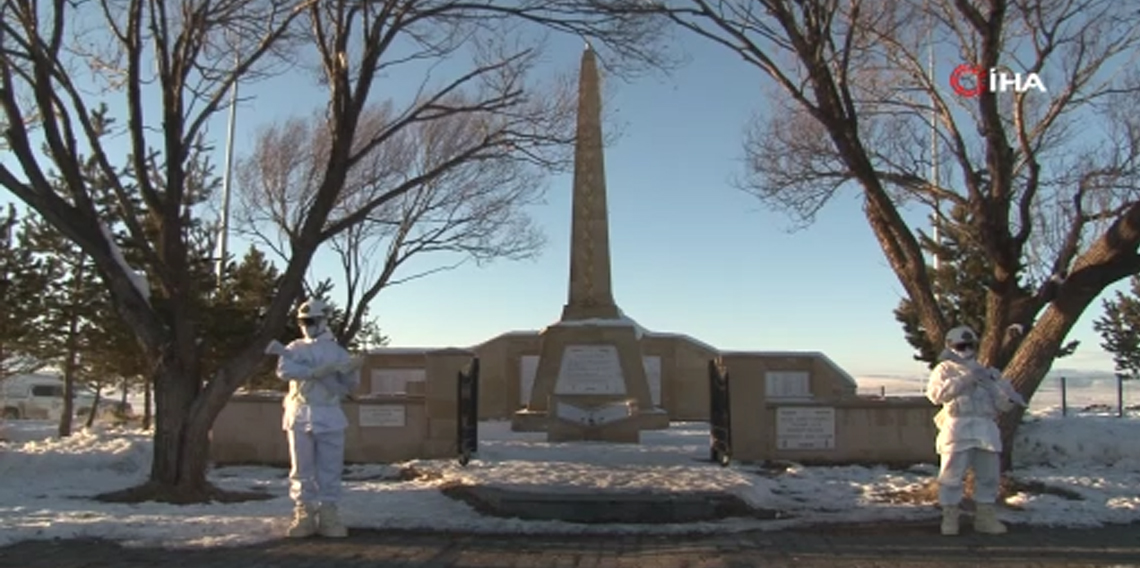 Sarıkamış şehitleri için eksi 10 derecede saygı nöbeti
