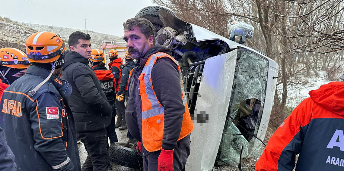 Okul servisi yan yattı, 14’ü öğrenci 15 kişi yaralandı