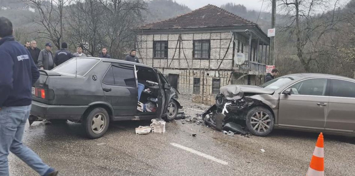 Ordu'da iki otomobil çarpıştı: 1 yaralı