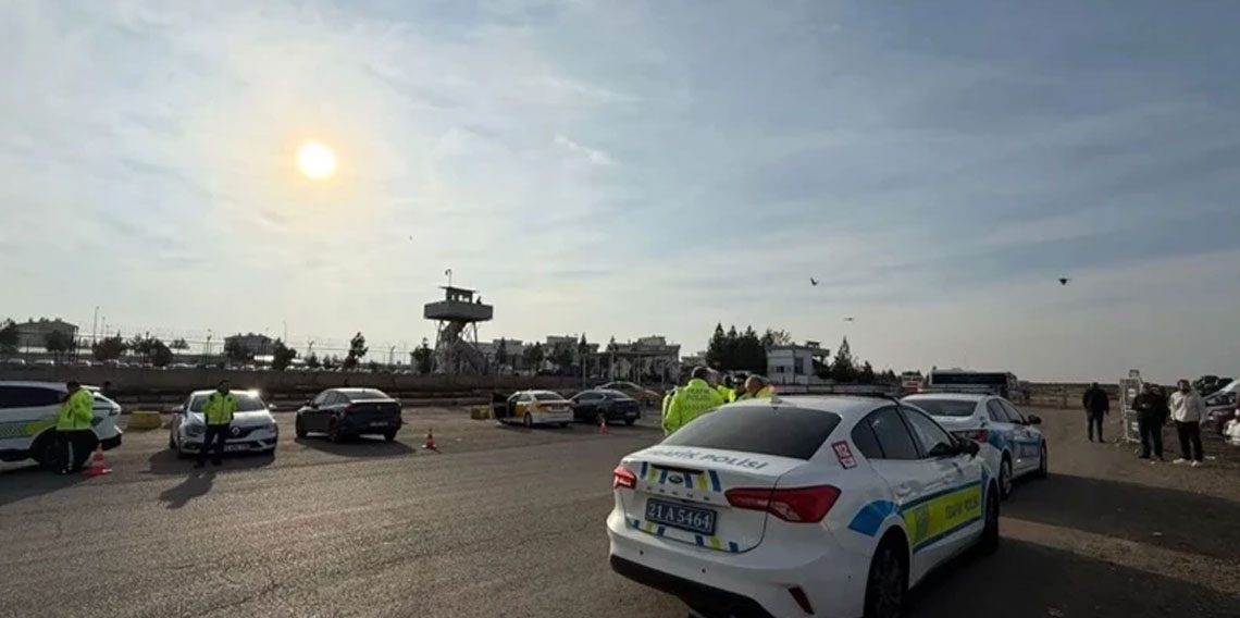 Diyarbakır'da tahliye heyecanı: Birçok aile cezaevi önünde toplandı