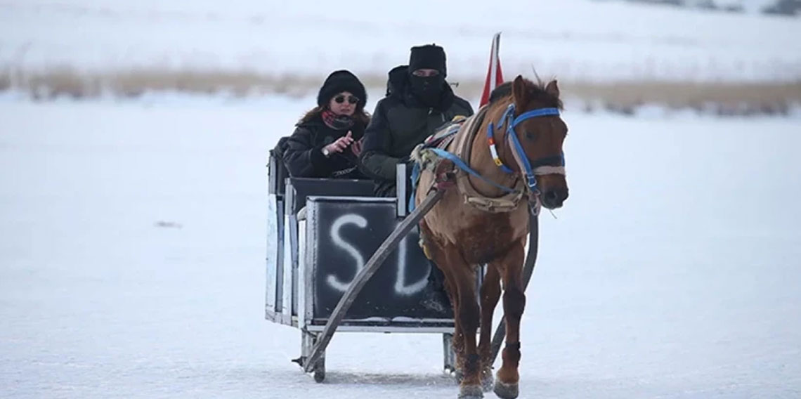Turistik Doğu Ekspresi Çıldır Gölü’ne hareket getirdi