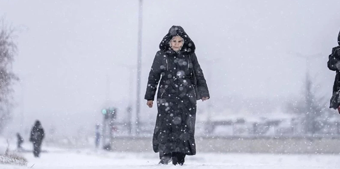 İstanbul'a kar geliyor, sıcaklık 8 derece birden düşecek