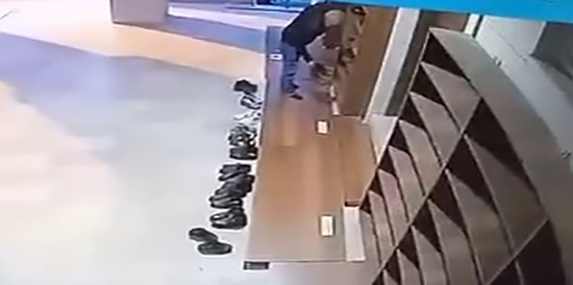 Camide ayakkabı hırsızlığı