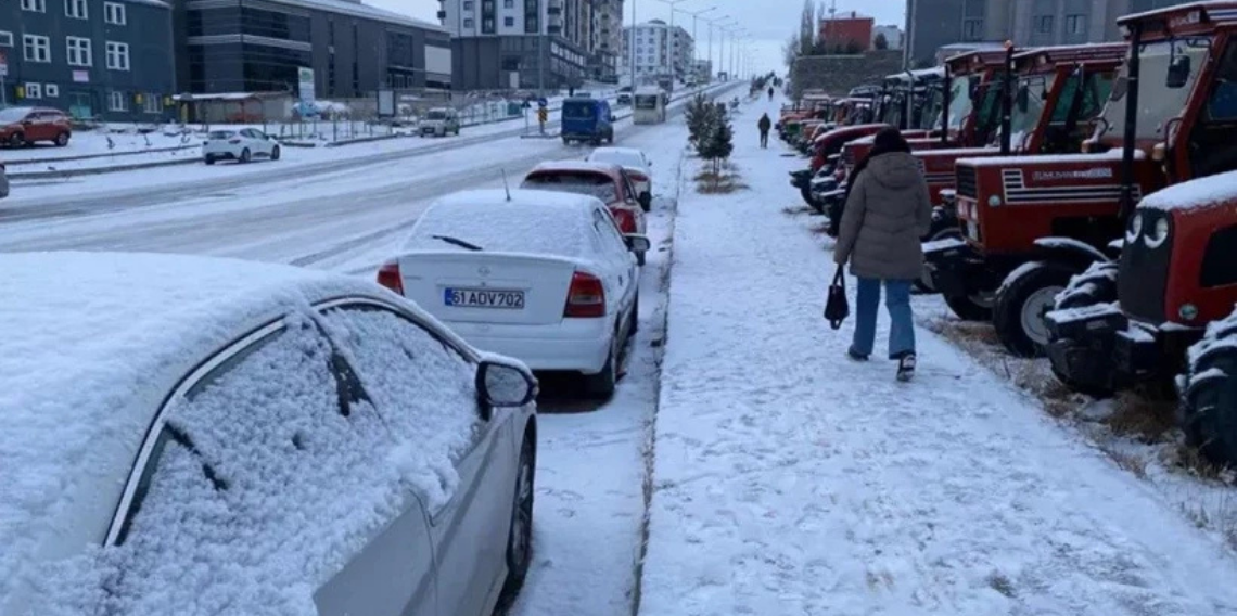 Kar yağışı başladı, Bolu'da 20 santimetreyi aştı