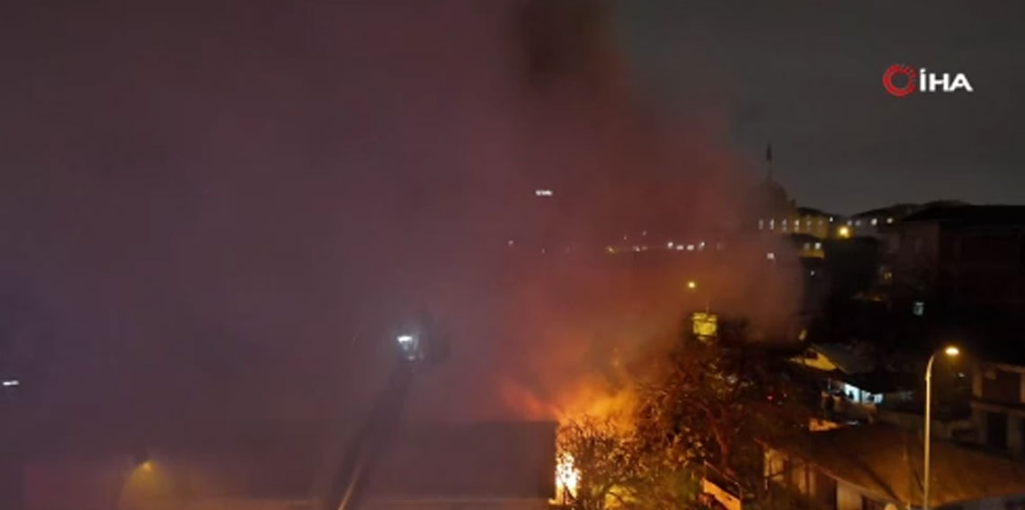 Ümraniye’de kereste deposunda yangın