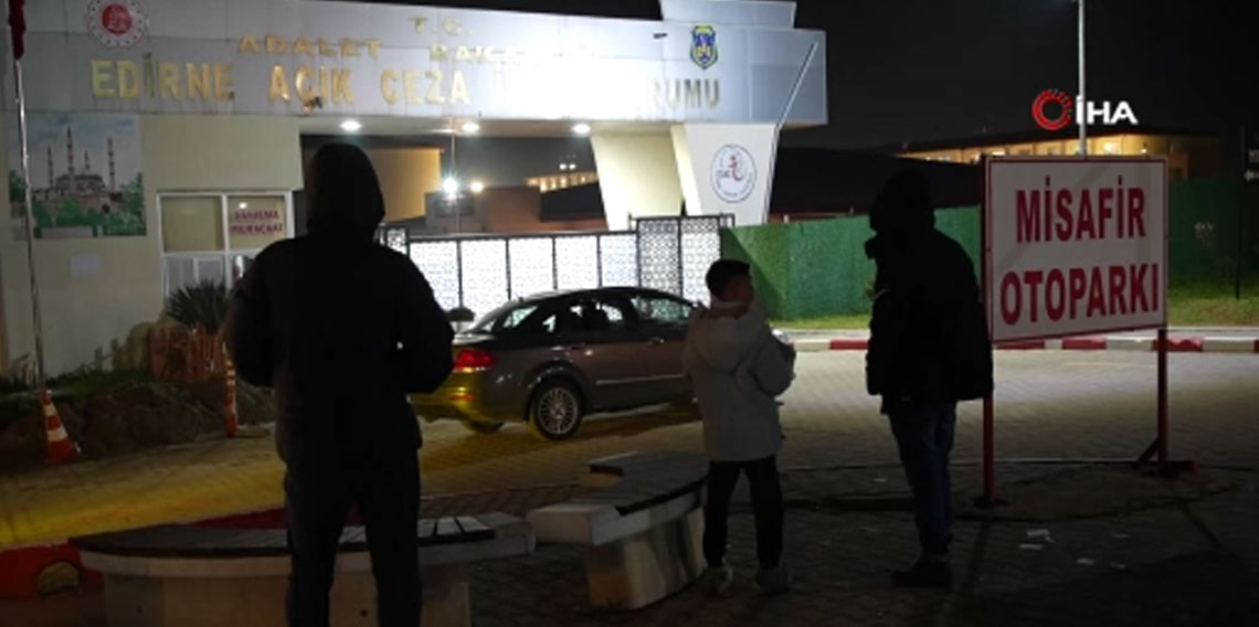 Edirne’de 12 yıl sonra tahliye olan mahkûm mutluluk gözyaşları döktü