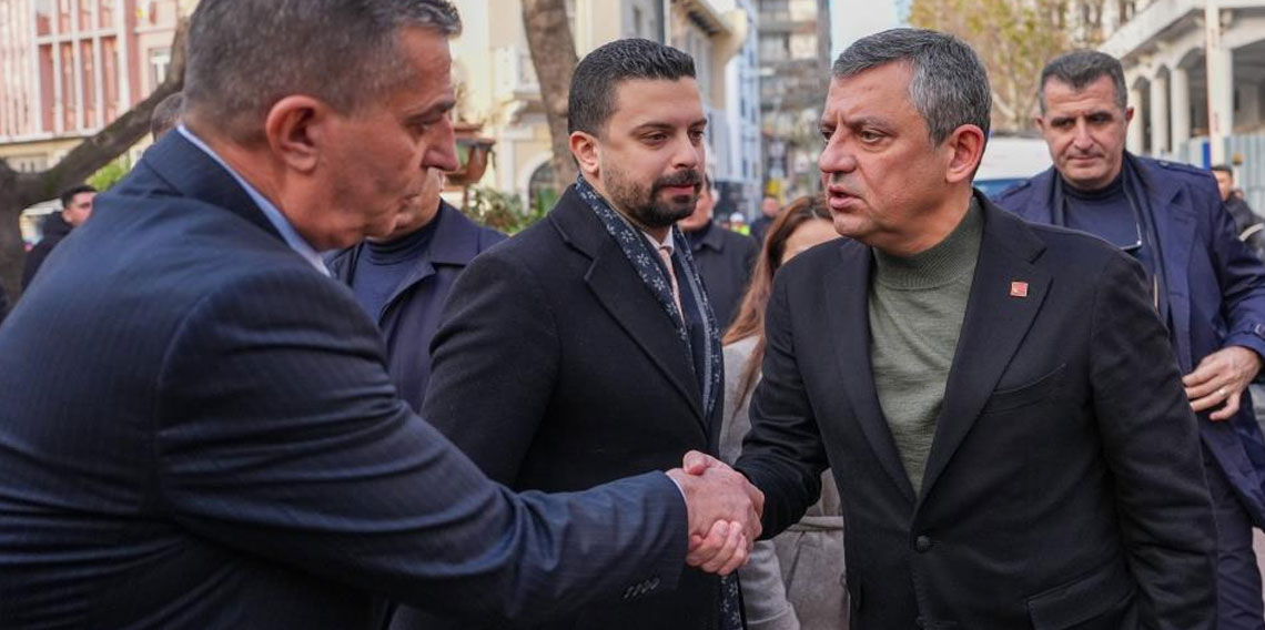 CHP Genel Başkanı Özel, Şehzadeler Belediyesini ziyaret etti